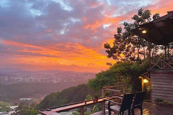Quán cà phê view đồi núi Đà Lạt: Danh sách, đặc điểm, trải nghiệm và lưu ý khi ghé thăm