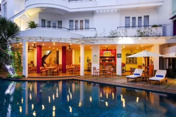 Thư giãn & giải trí tại khách sạn ÊMM Huế: Hồ bơi ngoài trời, xe đạp dạo phố và hơn thế nữa