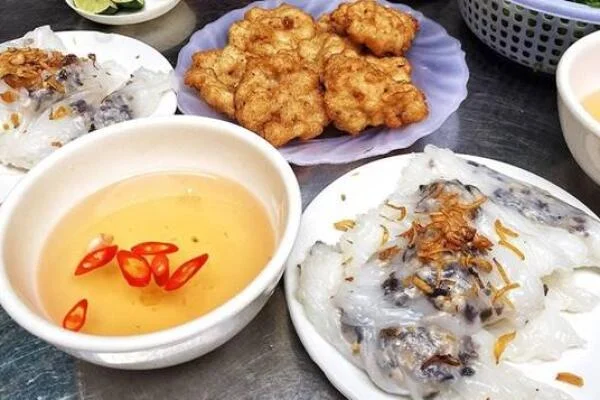 Bỏ túi 8 quán bánh cuốn chả mực Hạ Long ngon trứ danh