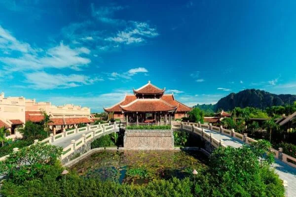 Emeralda Resort Ninh Bình: Chăm sóc sức khỏe, sắc đẹp, ẩm thực, vui chơi giải trí, các hạng phòng và giá cả