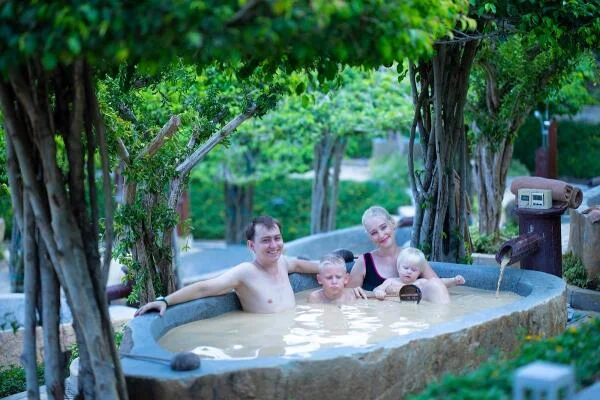 Tắm bùn Hòn Tằm: Trải nghiệm tái tạo năng lượng trong tour 3 đảo VIP Nha Trang
