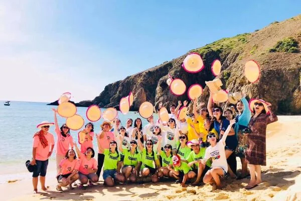 Du Lịch Hạ Long 2 ngày 1 đêm cho công ty 2025: Báo giá, lịch trình & kinh nghiệm tổ chức từ A-Z