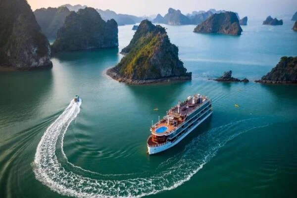 Cập nhật mới nhất giá vé đi vịnh Hạ Long năm 2025