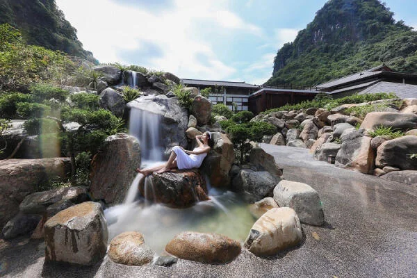 Trải nghiệm suối nước nóng Yoko Onsen: Điểm đến mới tại Quảng Ninh