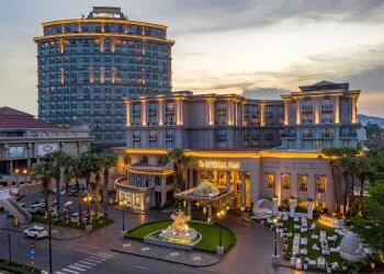 The Imperial Hotel Vũng Tàu: Lâu đài tráng lệ bên bờ biển xanh