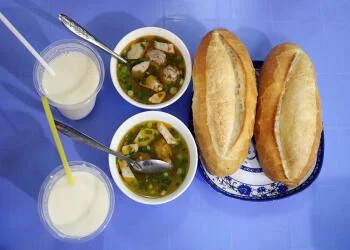 Bánh mì xíu mại Đà Lạt: Điểm tâm không thể bỏ qua