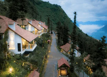 Kinh nghiệm đặt phòng săn mây tại Ville De Mont Sapa: Thời điểm nào dễ gặp biển mây nhất?
