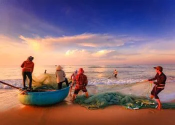 Tour Nha Trang 4N3Đ: Theo chân hướng dẫn viên địa phương làm "ngư dân" tại làng chài hoang sơ Bích Đầm