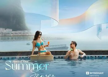 Check-in Bể bơi ngoài trời view trọn Vịnh Hạ Long và Sun Wheel tại Wyndham Legend Hạ Long