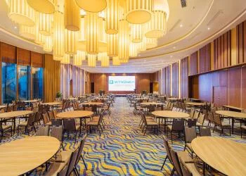 Không gian tổ chức hội nghị MICE và tiệc cưới sang trọng tại Diamond Ballroom của Wyndham Legend Hạ Long