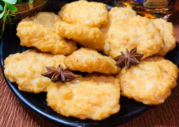 Tuyệt chiêu giã tay chả mực Hạ Long: Giữ trọn vị ngọt tự nhiên