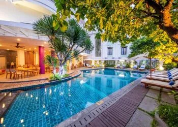 Khám phá ẩm thực tại khách sạn ÊMM Huế: Từ buffet sáng đến đặc sản cố đô
