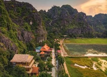 Hang Múa Ecolodge: Trải nghiệm nghỉ dưỡng giữa thiên nhiên hùng vĩ Ninh Bình