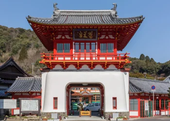 Khám phá Fushimi Inari Taisha: Ngôi đền nghìn cổng Torii huyền thoại ở Kyoto