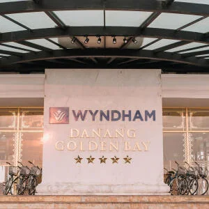 mat-tien-danang-golden-bay