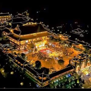 2-chua-ba-vang-mang-ve-dep-kien-truc-tinh-xao-va-sau-sac-f650ab535e