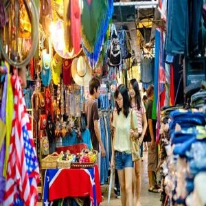 cho-dia-phuong-va-cac-quan-cafe-ven-duong-lang-1