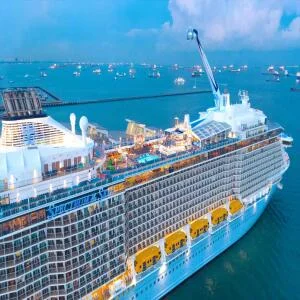 du-thuyen-spectrum-of-the-seas