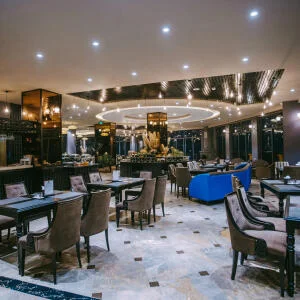 khong-gian-va-tam-nhin-panorama-dat-gia-cua-nha-hang-buffet-sang-tai-tang-9-co-gi-dac-biet-1