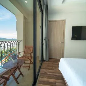 superior-pool-view-9-lon