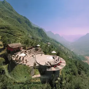 quan-cafe-view-thung-lung-gan-pistachio-hotel-sapa-1