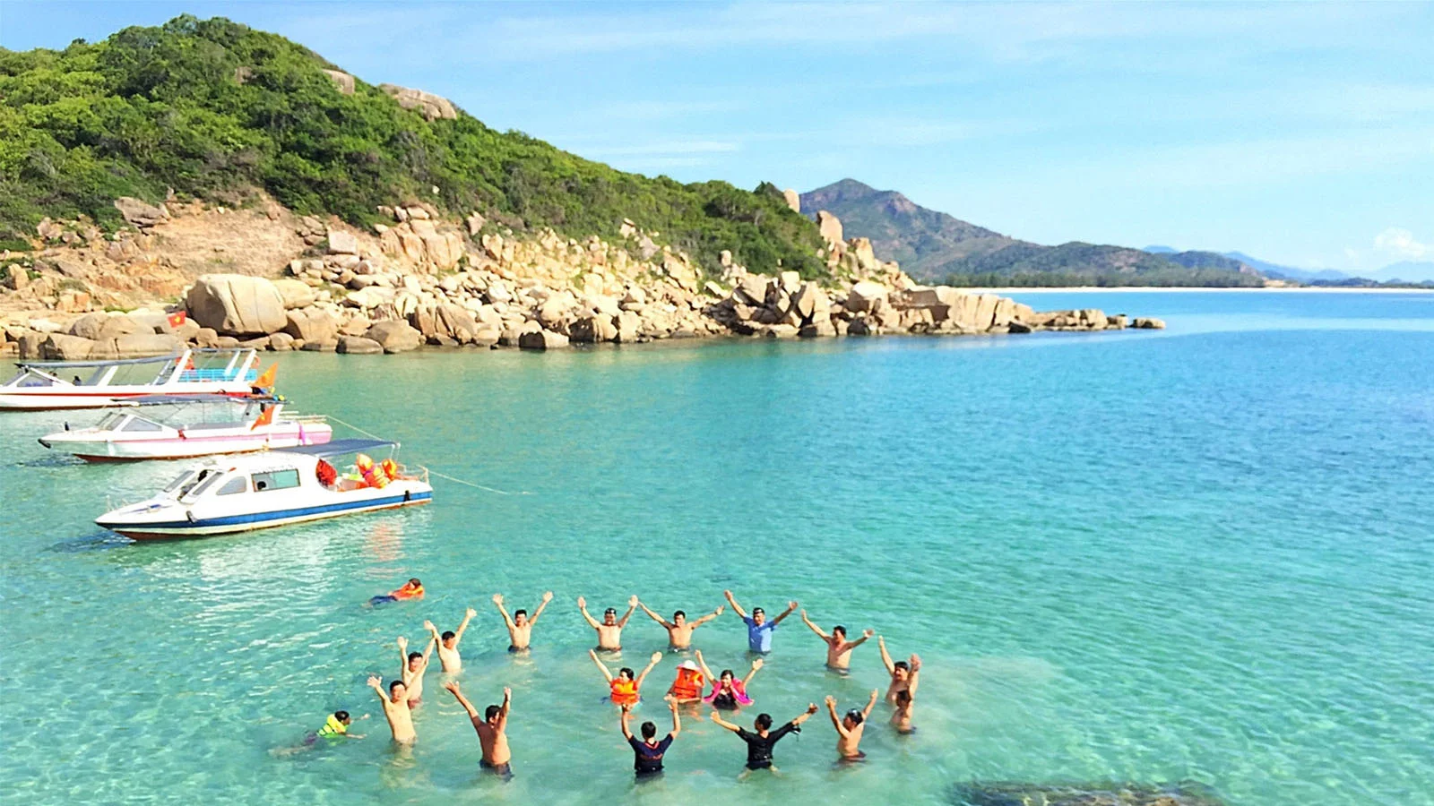 Tour đảo Bình Hưng 2 ngày 1 đêm: Lịch trình, điểm nổi bật, giá bán, kinh nghiệm du lịch & đơn vị uy tín giá rẻ