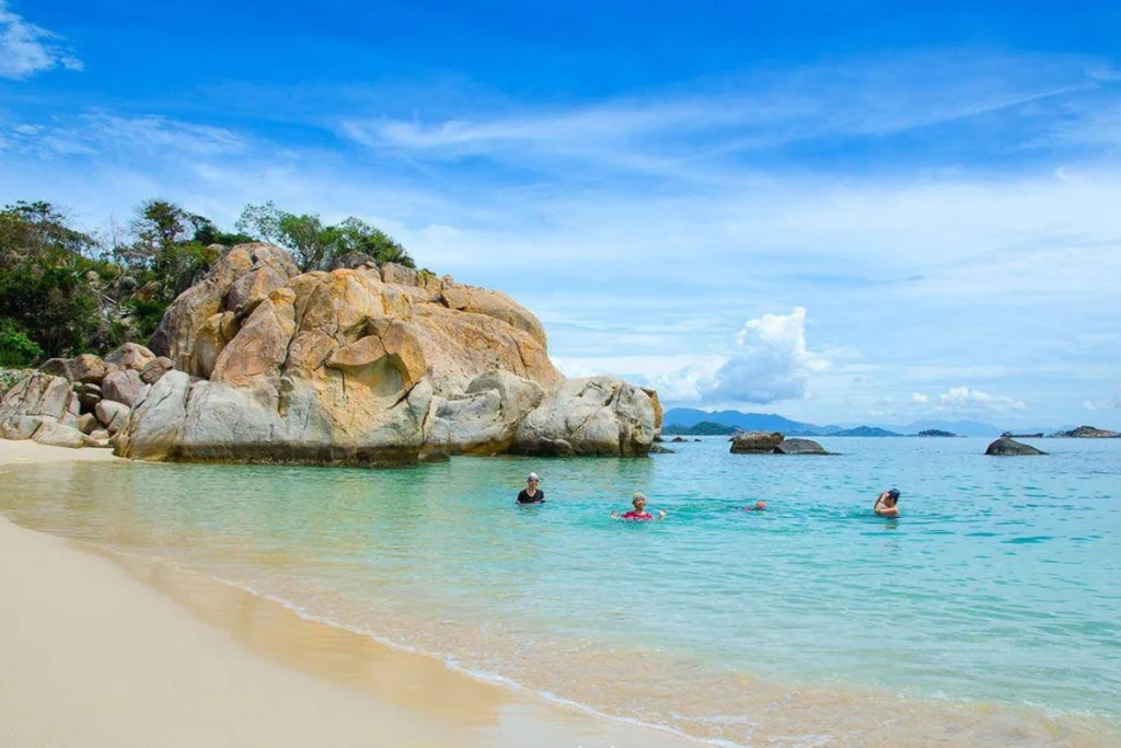 Tour Bình Ba Nha Trang 3 ngày 3 đêm: Lịch trình, điểm nổi bật, giá bán, kinh nghiệm du lịch & đơn vị uy tín giá rẻ