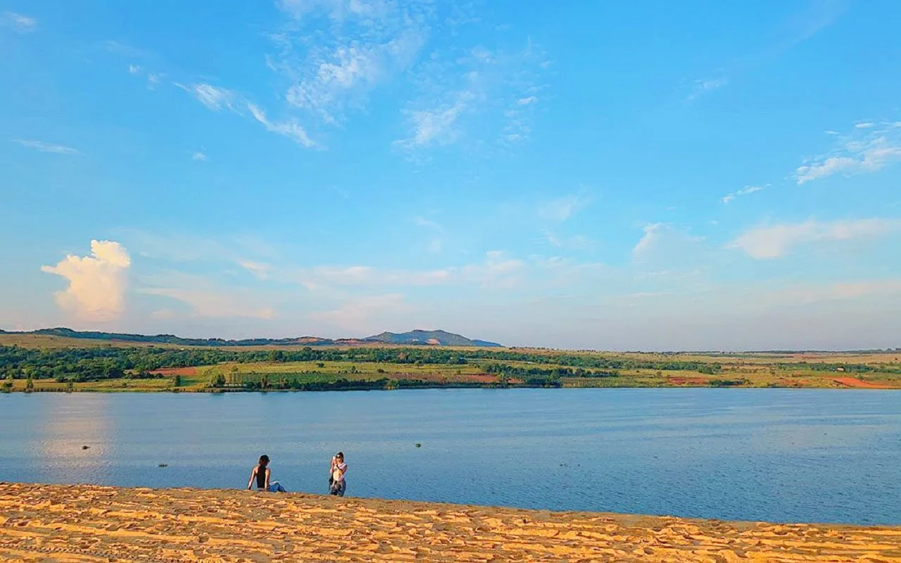 Bàu Trắng Mũi Né: Vị Trí, Sức Hút, Thời Điểm Lý Tưởng, Điểm Tham Quan & Kinh Nghiệm Cần Biết