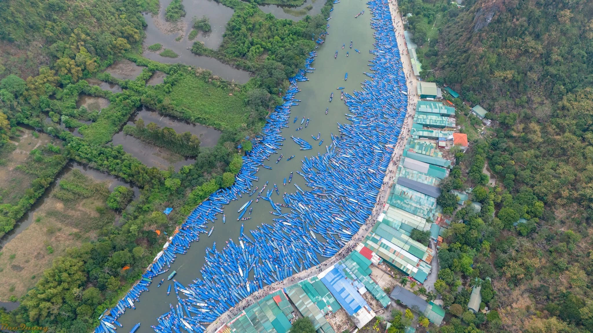 Kinh nghiệm du lịch Chùa Hương: Vị Trí, Sức Hút, Thời Điểm Lý Tưởng, Điểm Tham Quan & Kinh Nghiệm Cần Biết