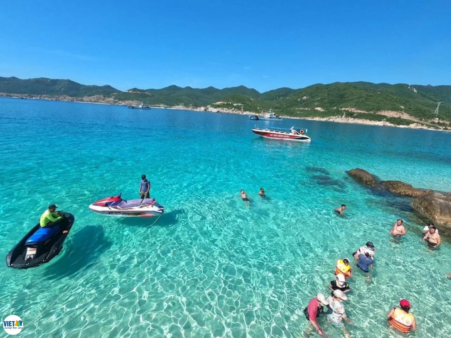 Tour đảo Bình Hưng 2 ngày 1 đêm: Lịch trình, điểm nổi bật, giá bán, kinh nghiệm du lịch & đơn vị uy tín giá rẻ