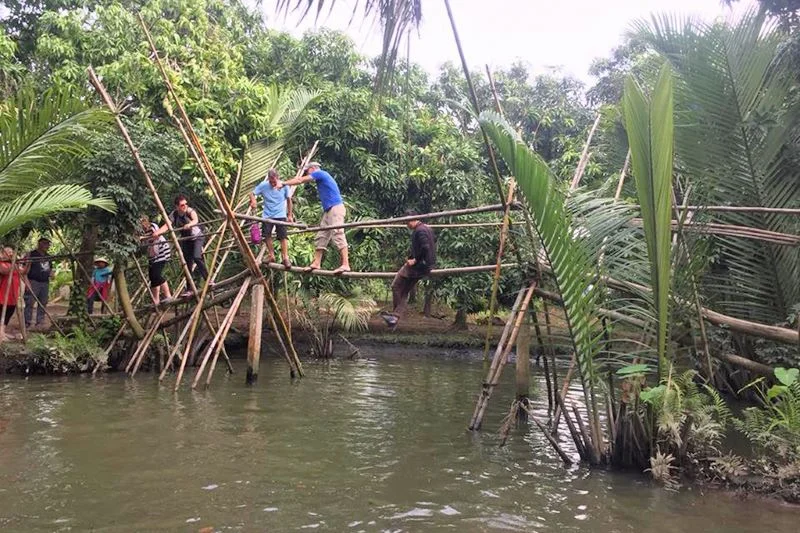 di-cau-khi-tai-rung-dua-bay-mau