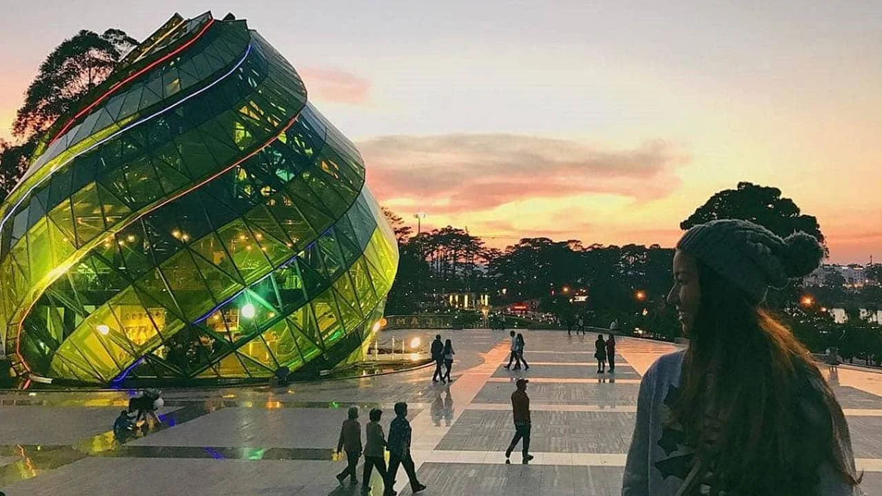 dia-diem-vui-choi-da-lat-buoi-toi-quang-truong-lam-vien-1