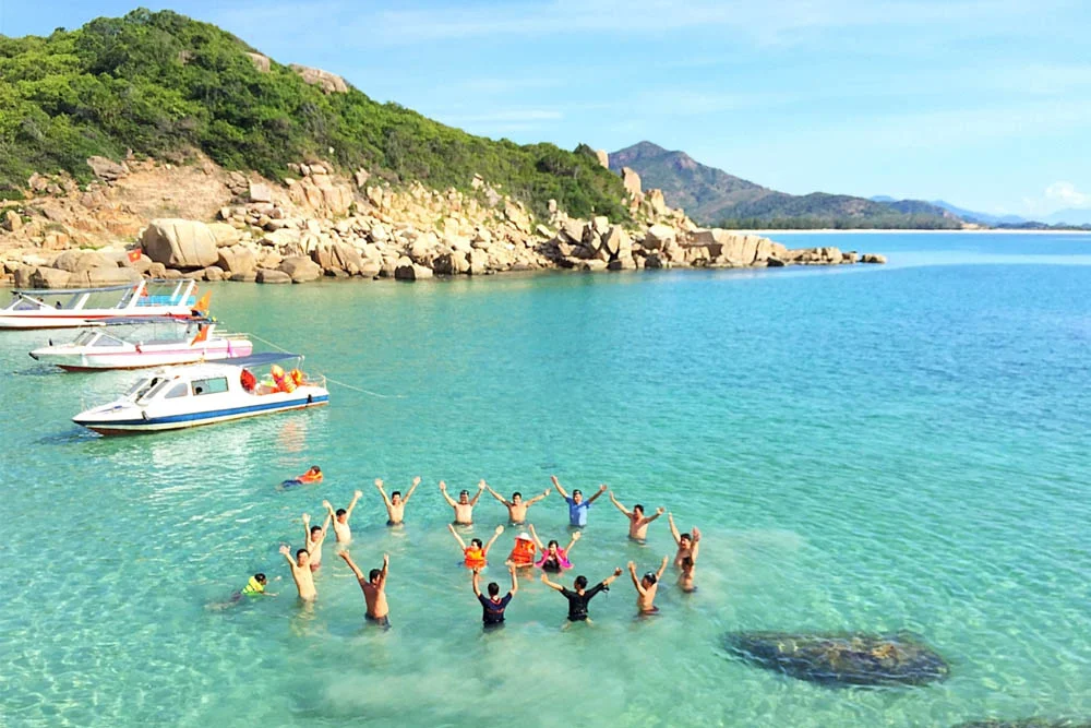 Tour Bình Hưng Bình Ba 2 ngày 2 đêm: Lịch trình, điểm nổi bật, giá bán, kinh nghiệm du lịch & đơn vị uy tín giá rẻ