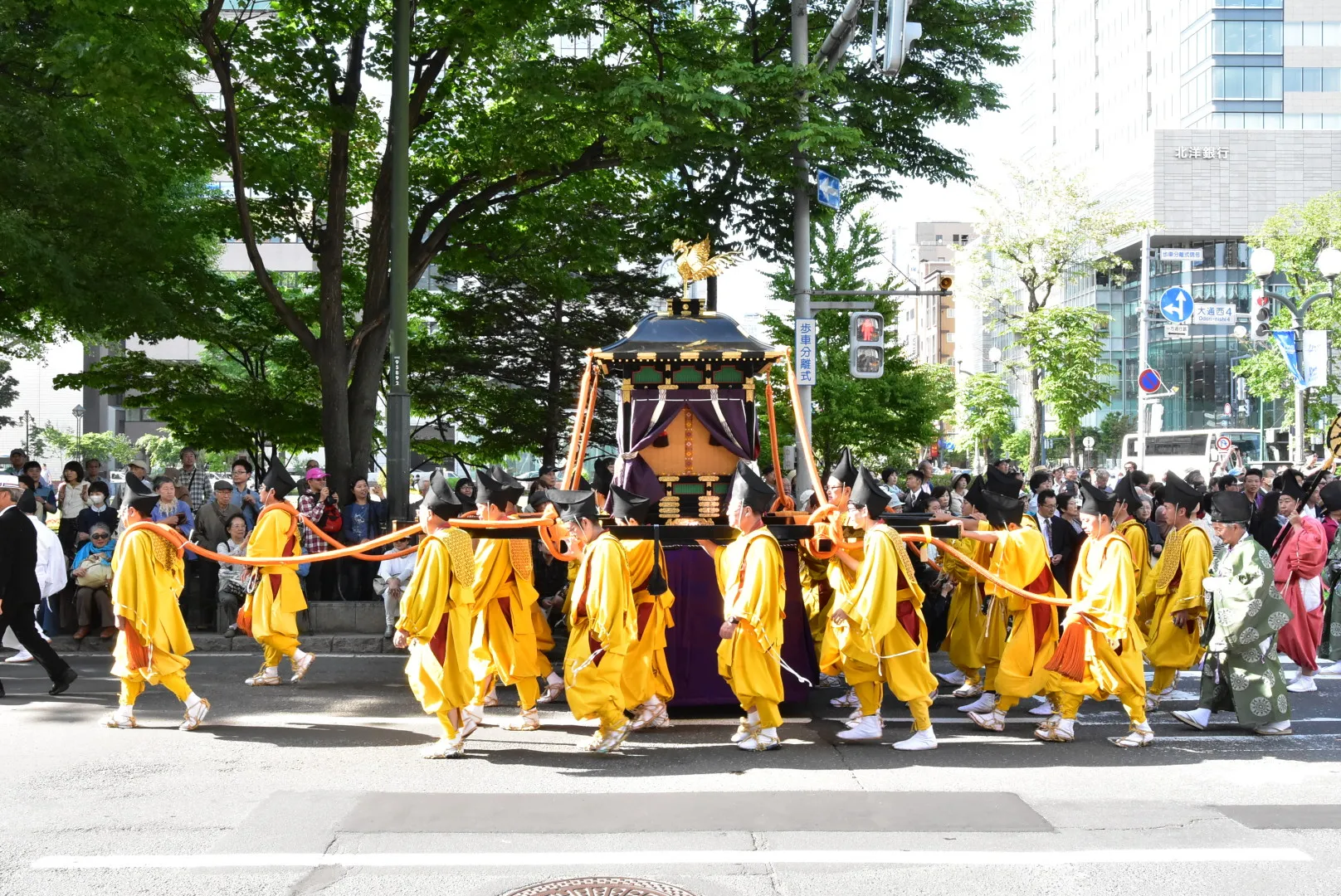 le-hoi-than-cung-vao-mua-he