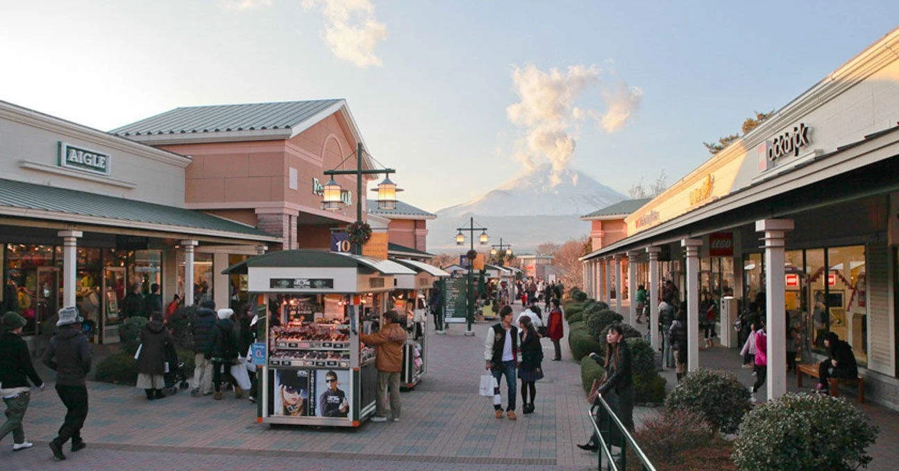 Gotemba Outlet: Vị Trí, Sức Hút, Thời Điểm Lý Tưởng, Điểm Tham Quan & Kinh Nghiệm Cần Biết
