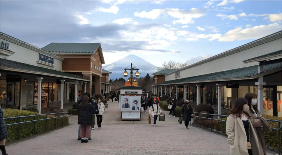 Gotemba Outlet: Vị Trí, Sức Hút, Thời Điểm Lý Tưởng, Điểm Tham Quan & Kinh Nghiệm Cần Biết