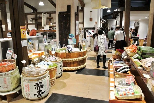 Bảo tàng rượu Sake Hakutsuru: Vị Trí, Sức Hút, Điểm Tham Quan & Kinh Nghiệm Cần Biết