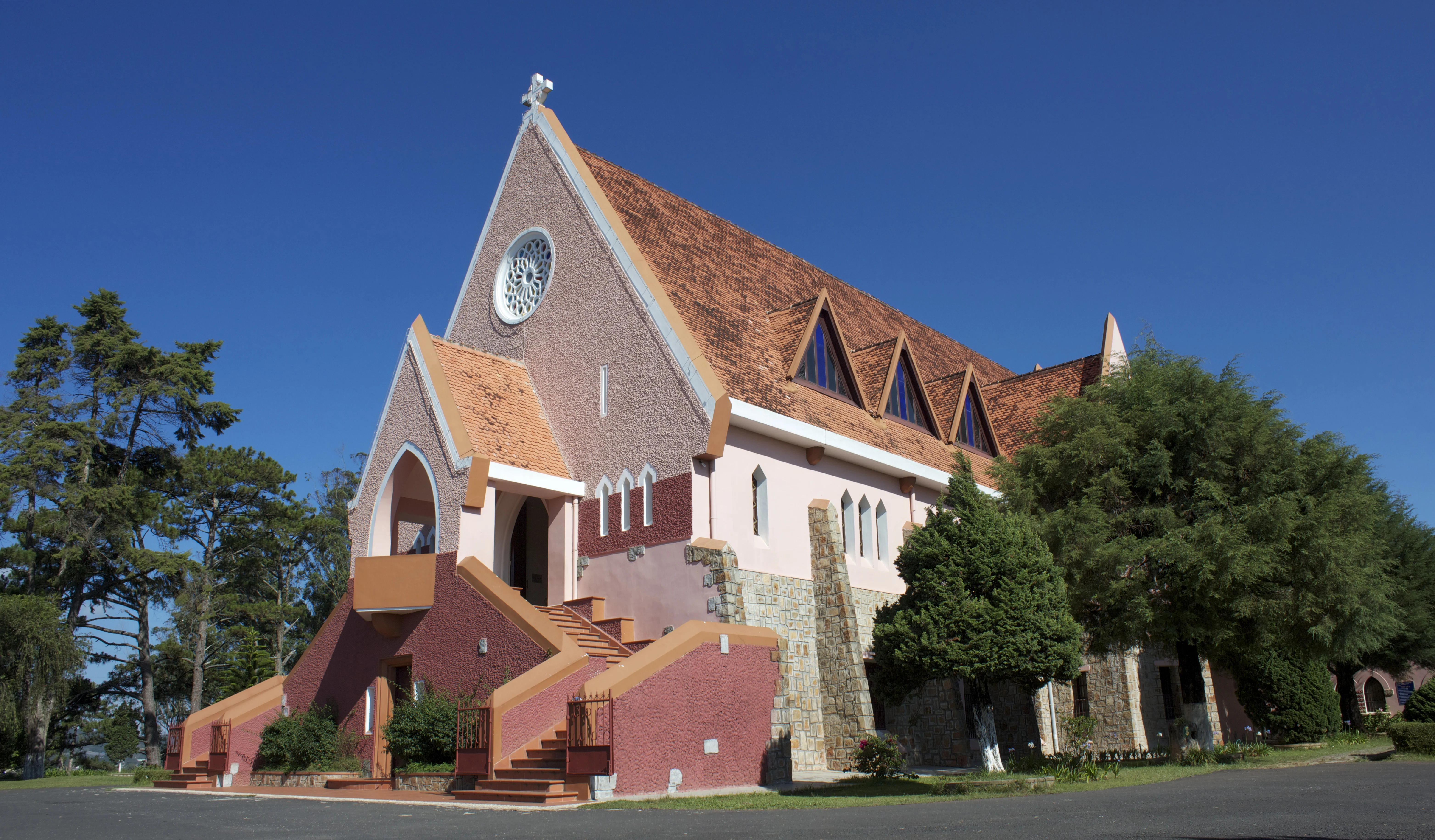 nha-tho-domaine-de-marie-1