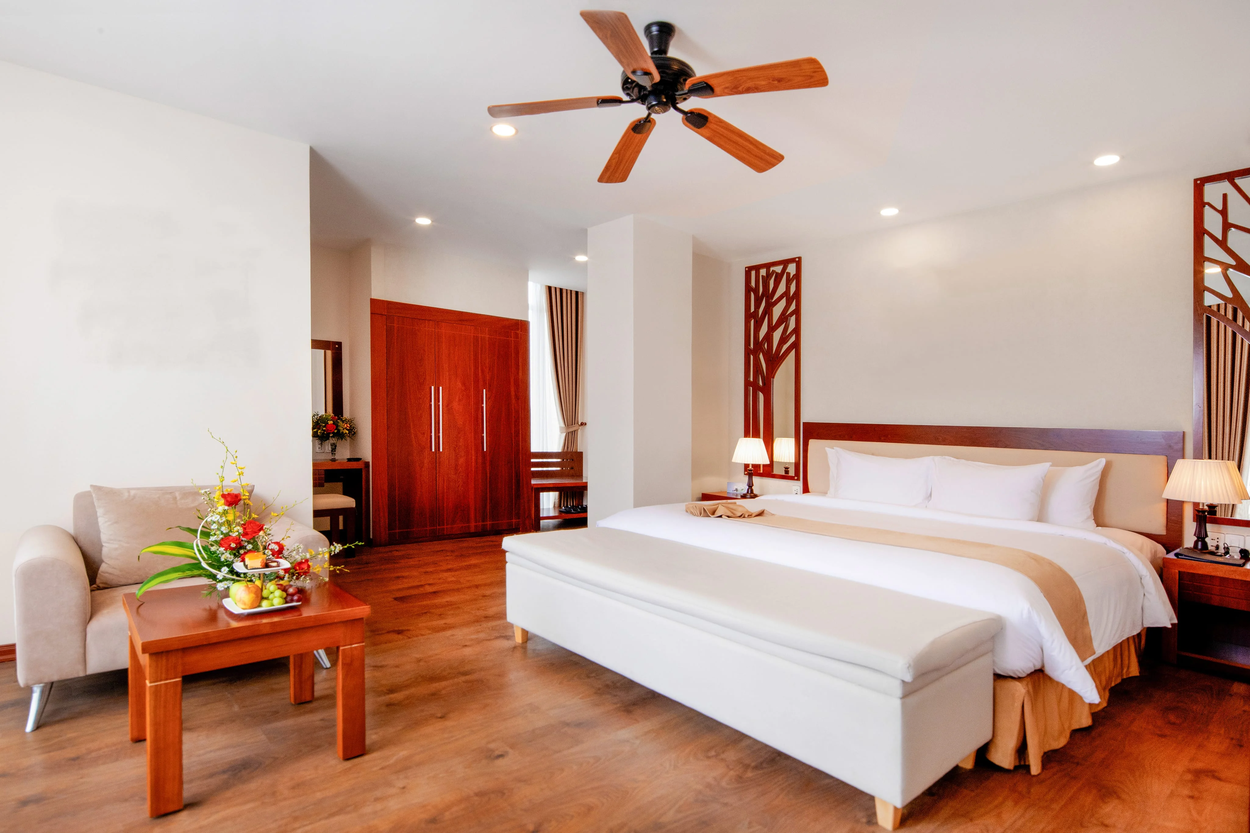 Kinh nghiệm đặt phòng và review trải nghiệm thực tế phòng Executive Suite khách sạn Ladalat Hotel