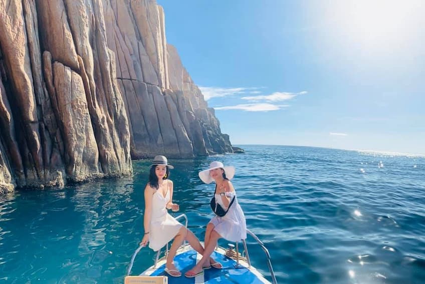 Tour đảo Bình Hưng 2 ngày 1 đêm: Lịch trình, điểm nổi bật, giá bán, kinh nghiệm du lịch & đơn vị uy tín giá rẻ