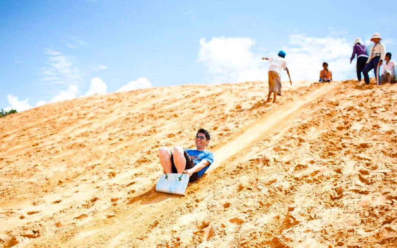 Bàu Trắng Mũi Né: Vị Trí, Sức Hút, Thời Điểm Lý Tưởng, Điểm Tham Quan & Kinh Nghiệm Cần Biết