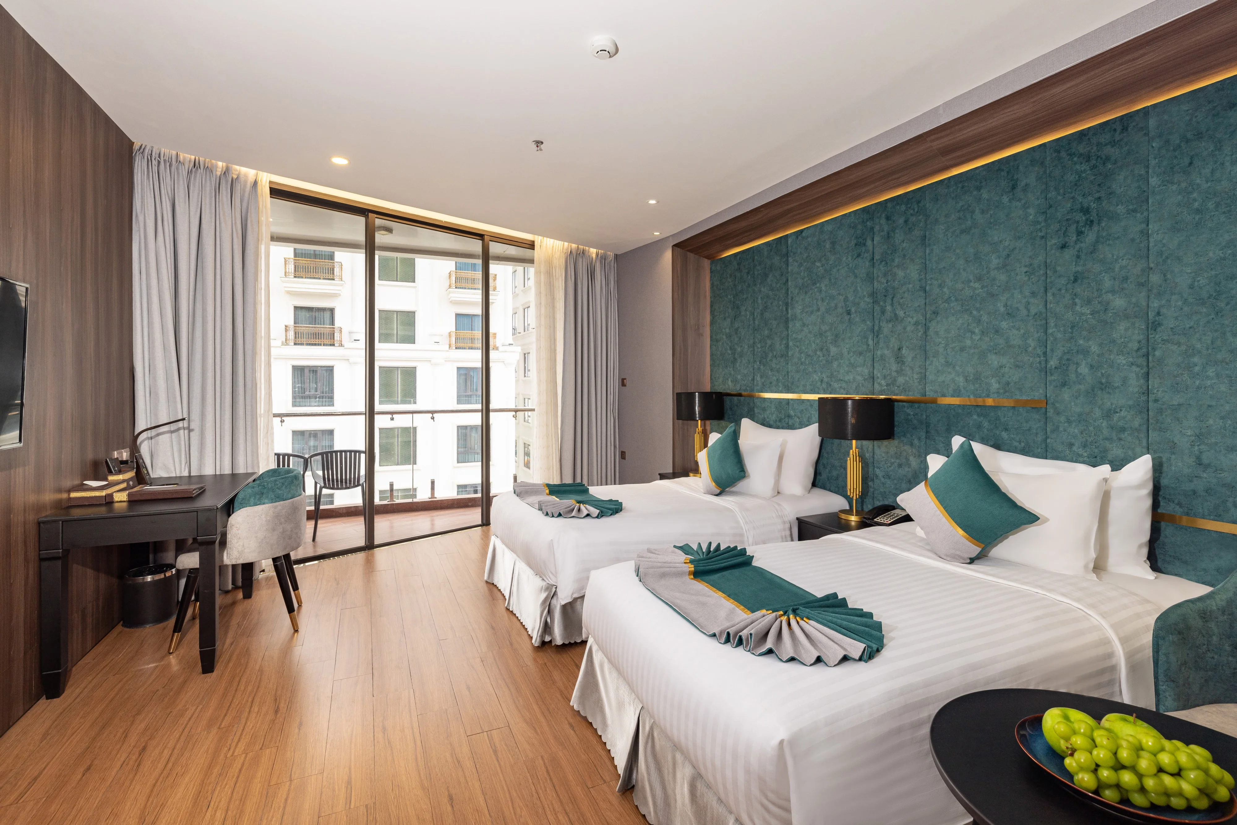 02-premium-deluxe-twin-partial-ocean-view-2