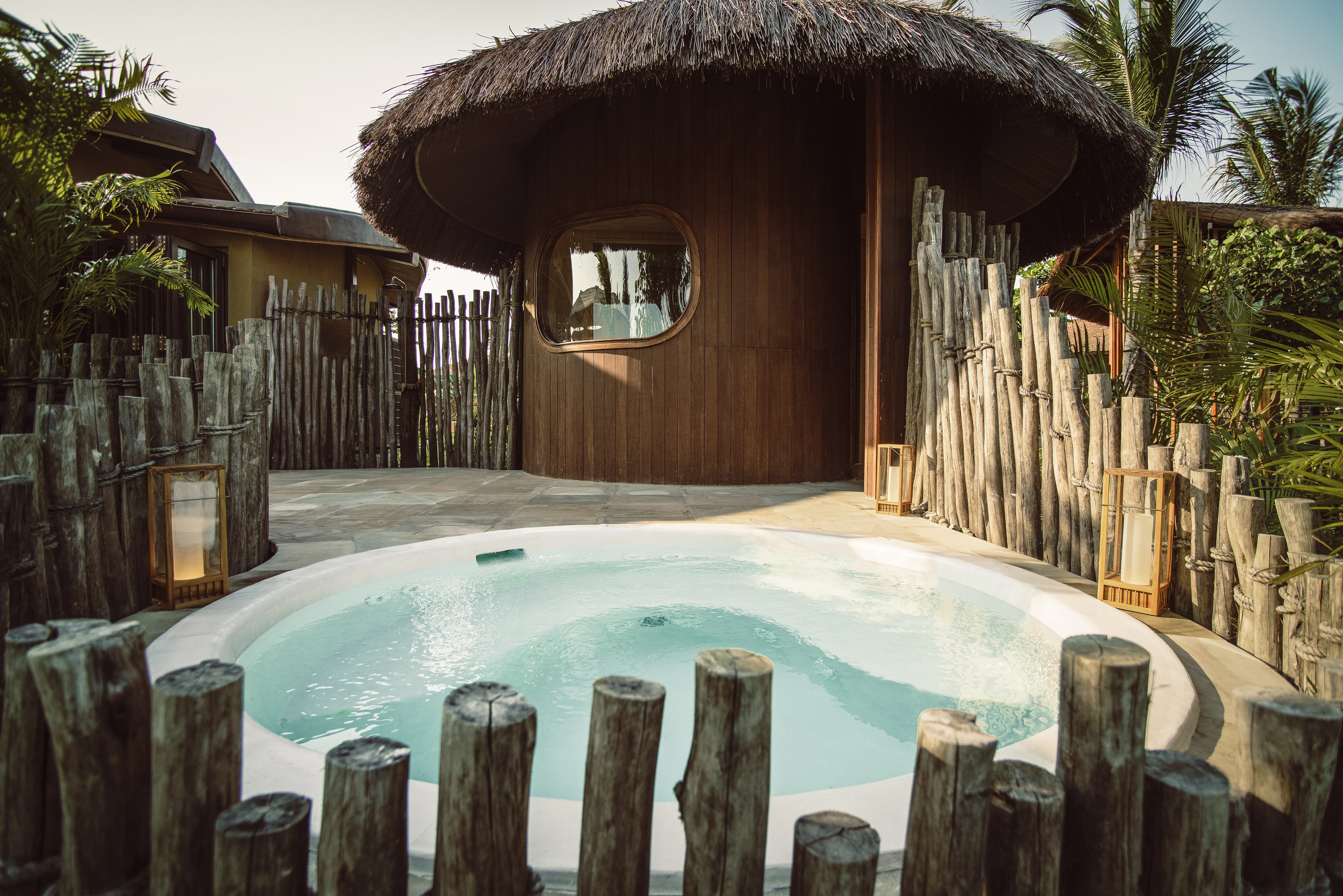36-honeymoon-villa-jacuzzi-namia-river-retreat-slh