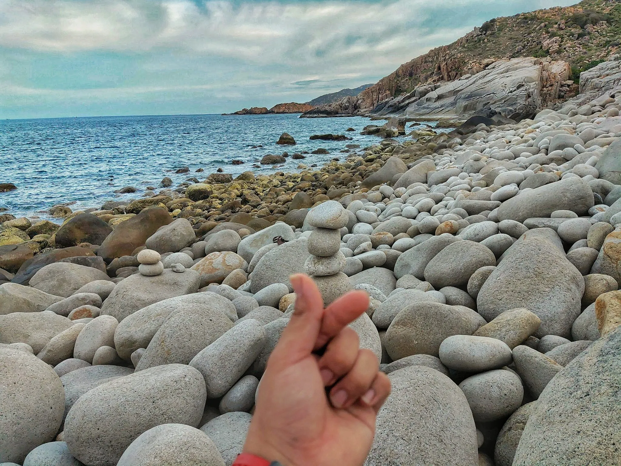 goi-y-lich-trinh-tour-mien-trung-tham-quan-bai-da-trung-binh-hung-chuyen-sau