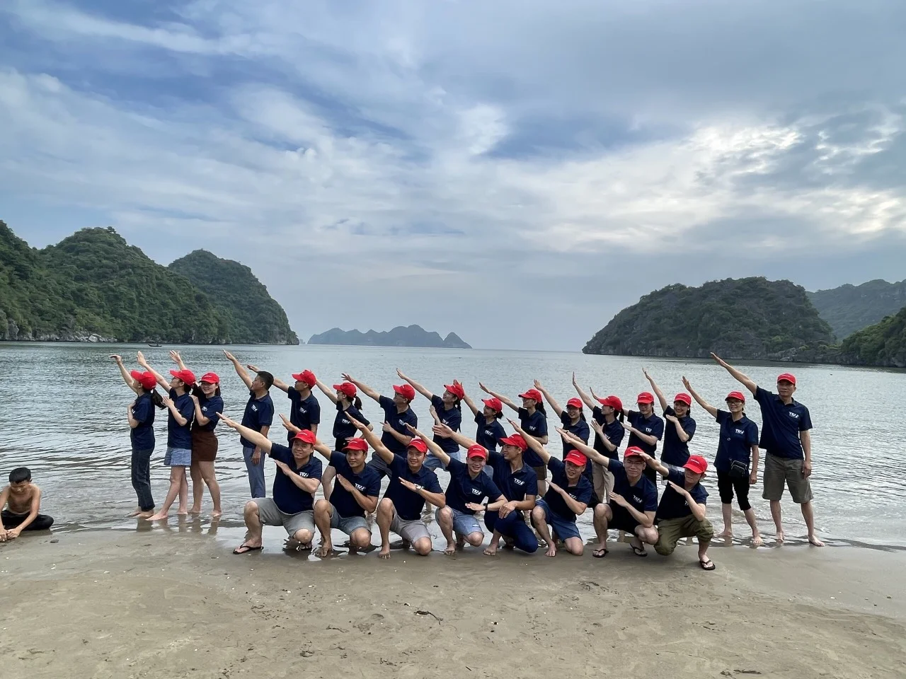 Team building Cát Bà: địa điểm, các hoạt động, chi phí, kinh nghiệm và đơn vị tổ chức