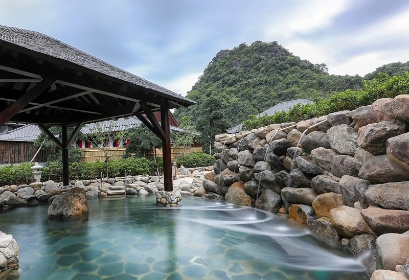 So sánh khoáng nóng Wyndham Thanh Thủy và Yoko Onsen Quang Hanh: Vị trí, trải nghiệm, giá bán, kinh nghiệm đặt vé và đặt phòng giá rẻ