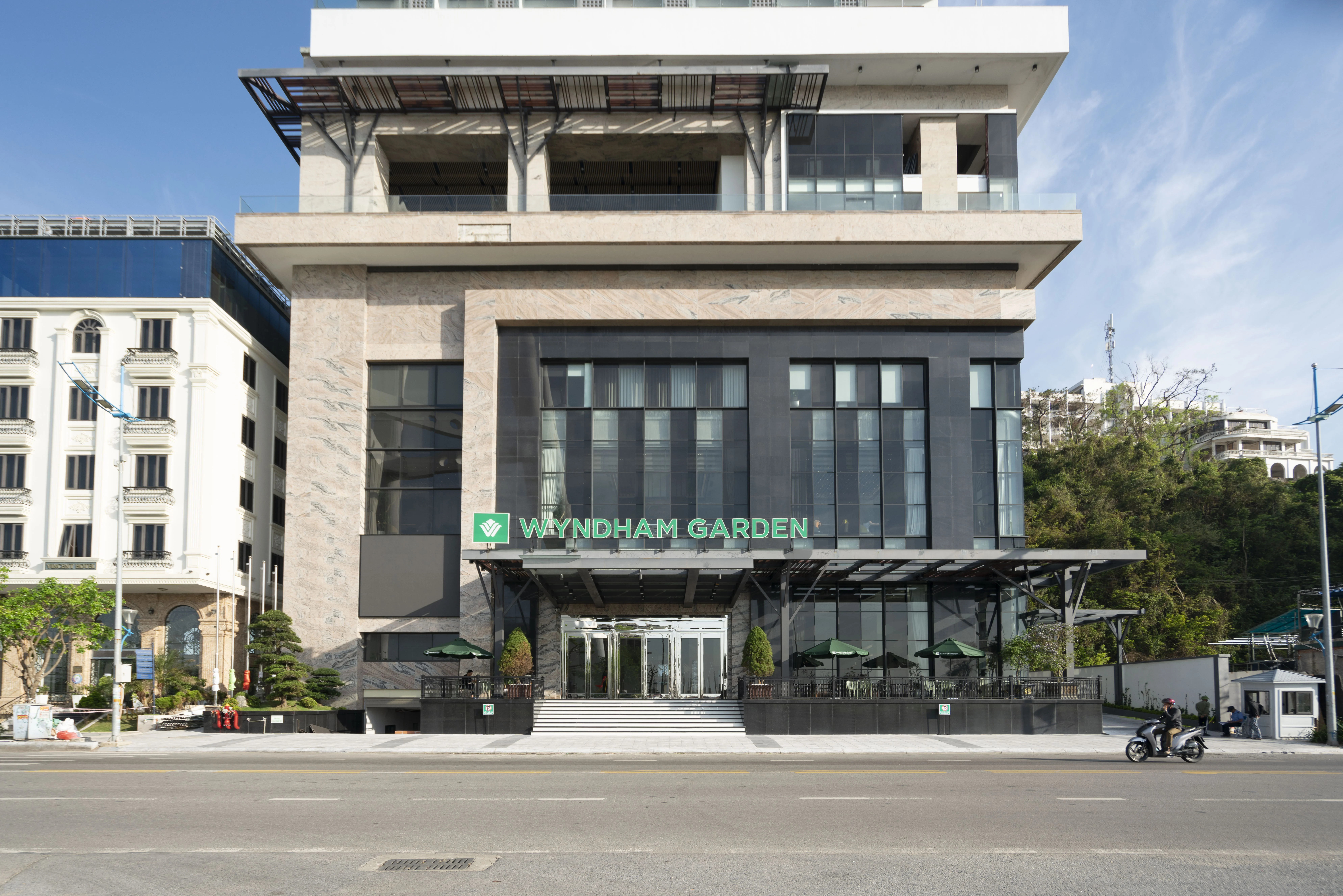 Toa-do-dac-dia-ngay-trung-tam-du-lich-Bai-Chay