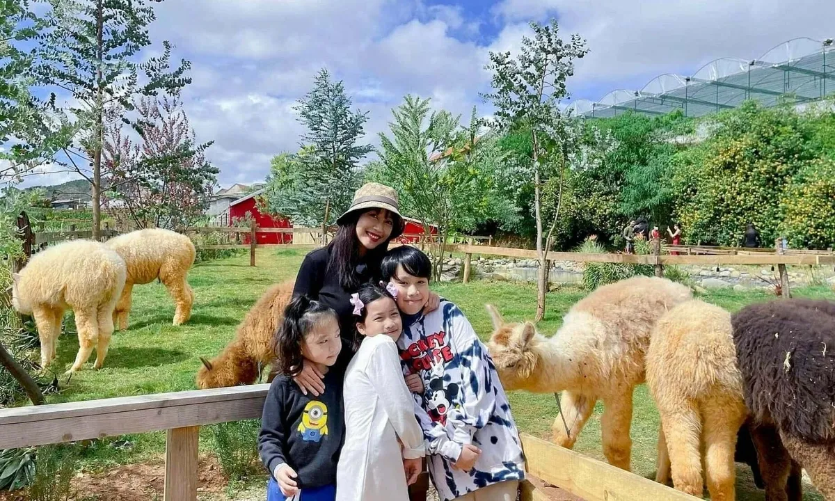 chika-farm-thu-hut-gia-dinh-co-tre-nho-nho-he-sinh-thai-dong-vat-kieu-au-doc-dao-ra-sao