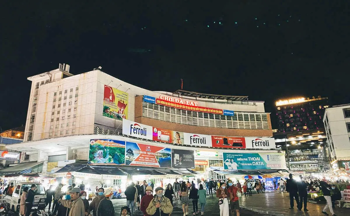 dao-quanh-khu-long-cho-da-lat-de-mua-sam-dac-san-va-an-vat-co-gi-thu-vi