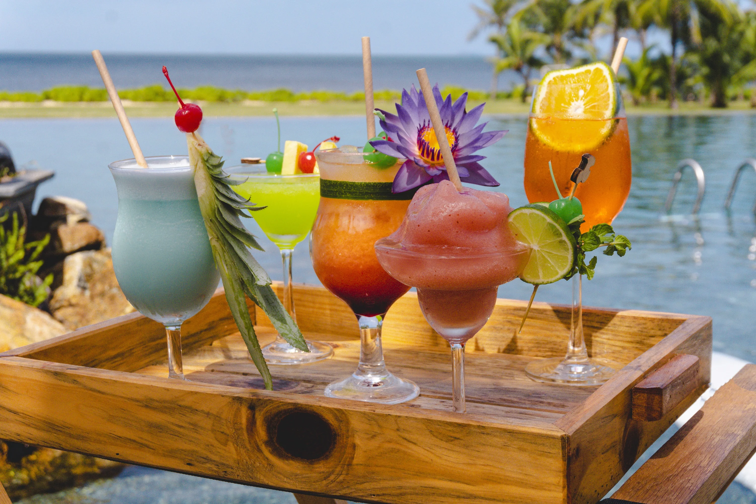 cocktail-by-the-pool-11